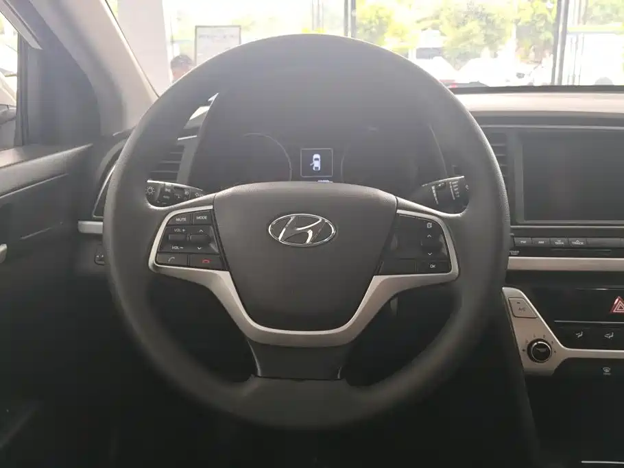 Hyundai Elantra — миниатюра 15