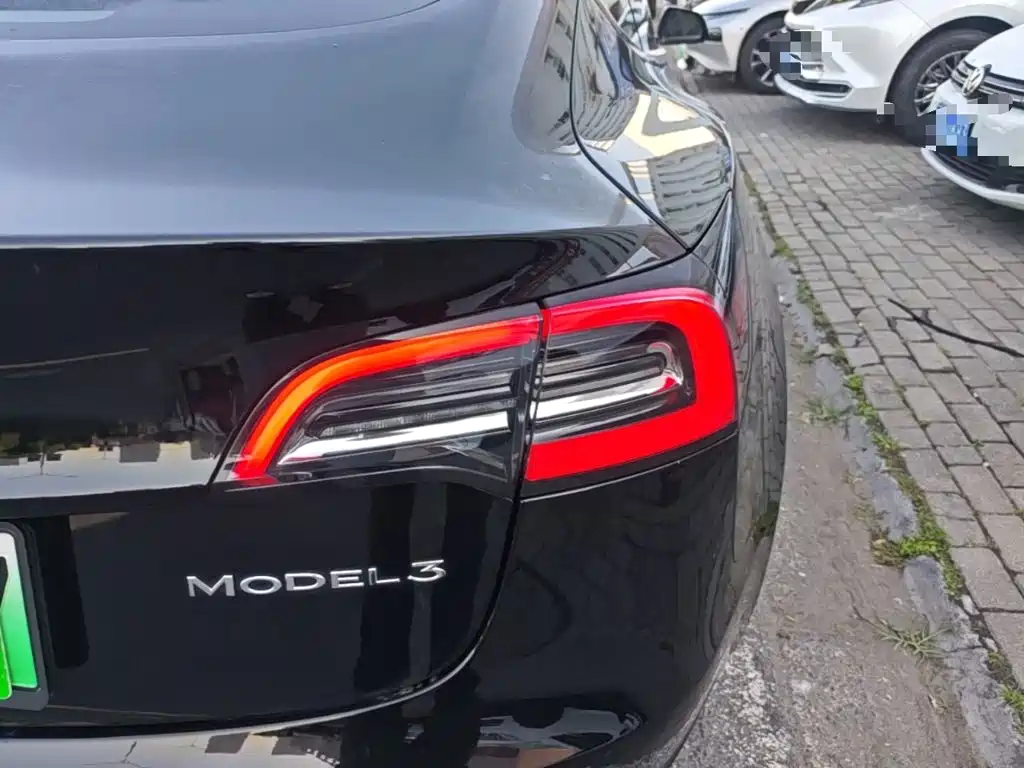 Tesla Model 3 — миниатюра 8
