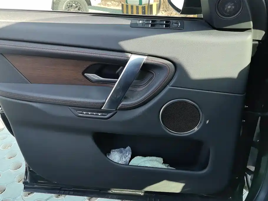 LAND ROVER DISCOVER NEW ENERGY SOURCES FOR SPORTS