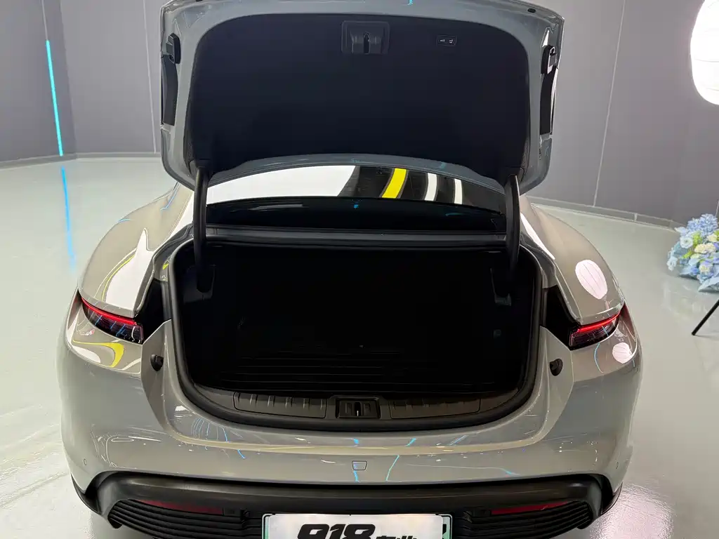 Porsche Taycan — миниатюра 10