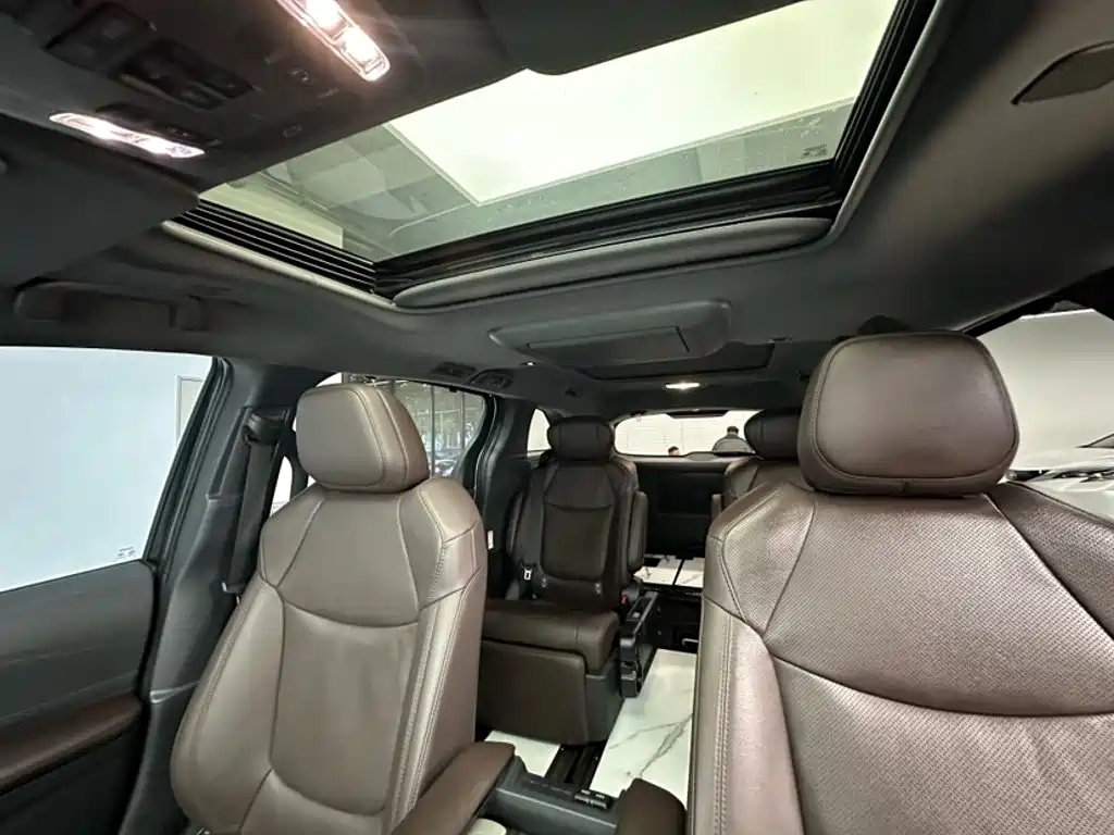 Toyota Sienna — миниатюра 16
