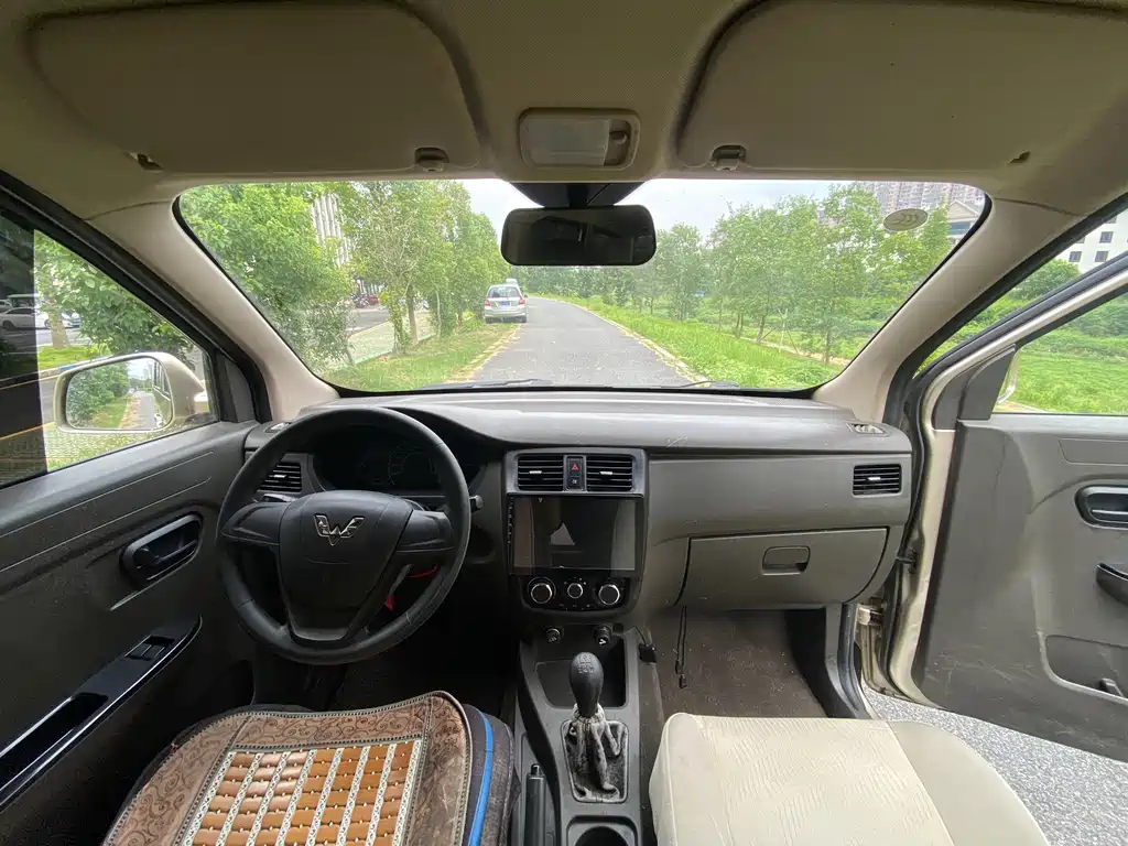 Wuling Rongguang V — миниатюра 9
