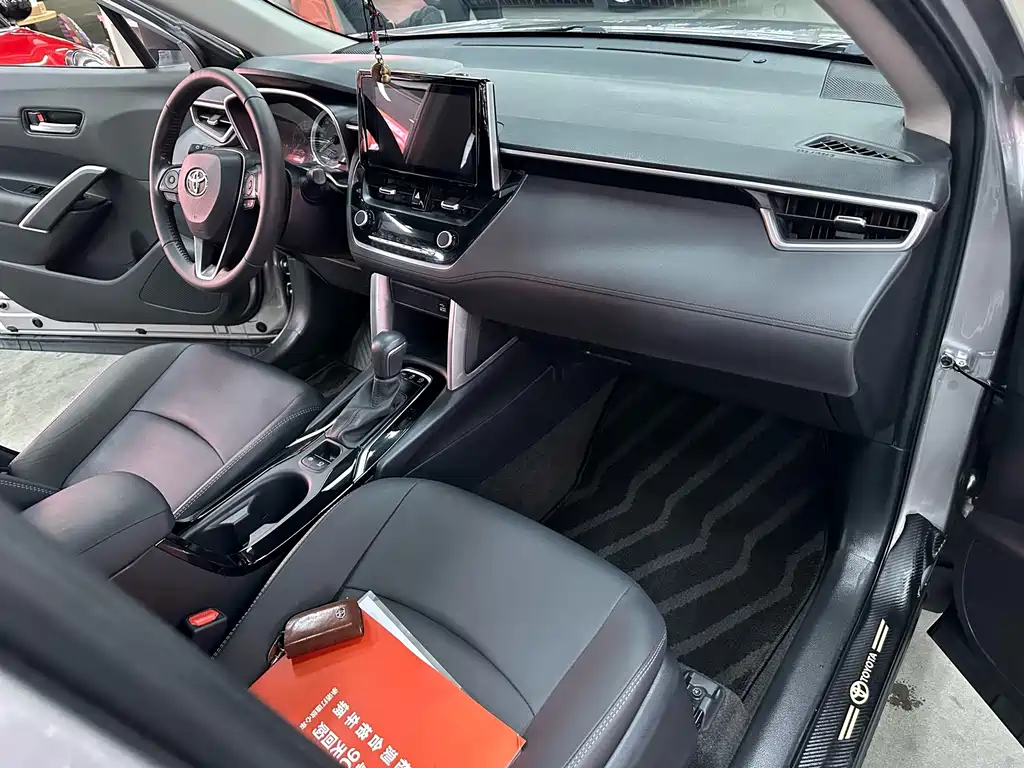 Toyota Corolla Cross — миниатюра 9