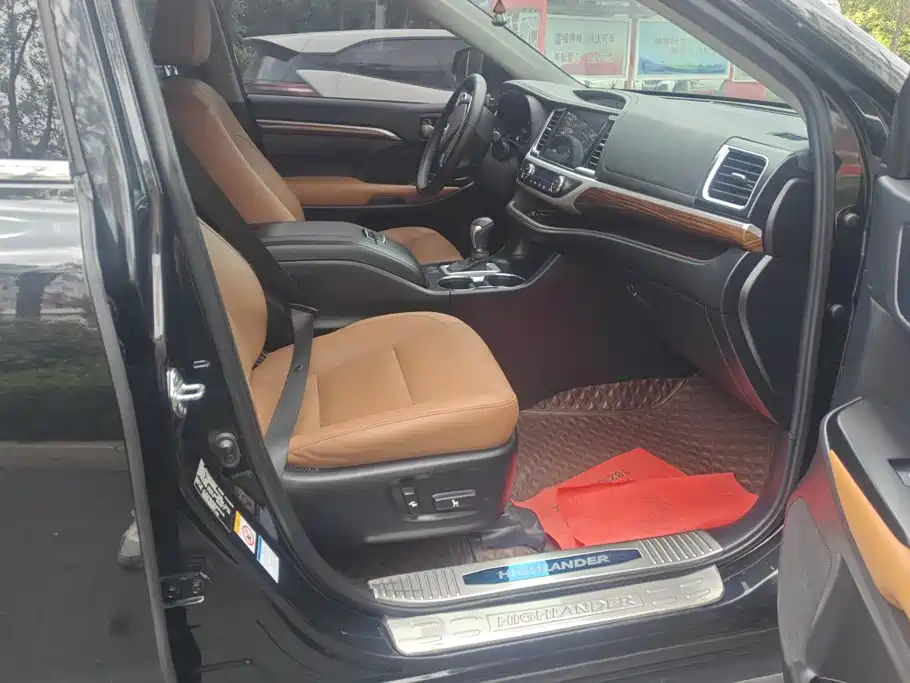 Toyota Highlander 2021 2.0T Luxury 7 мест