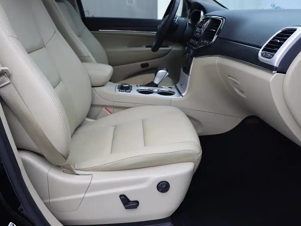 Jeep Grand Cherokee (Import) — миниатюра 8