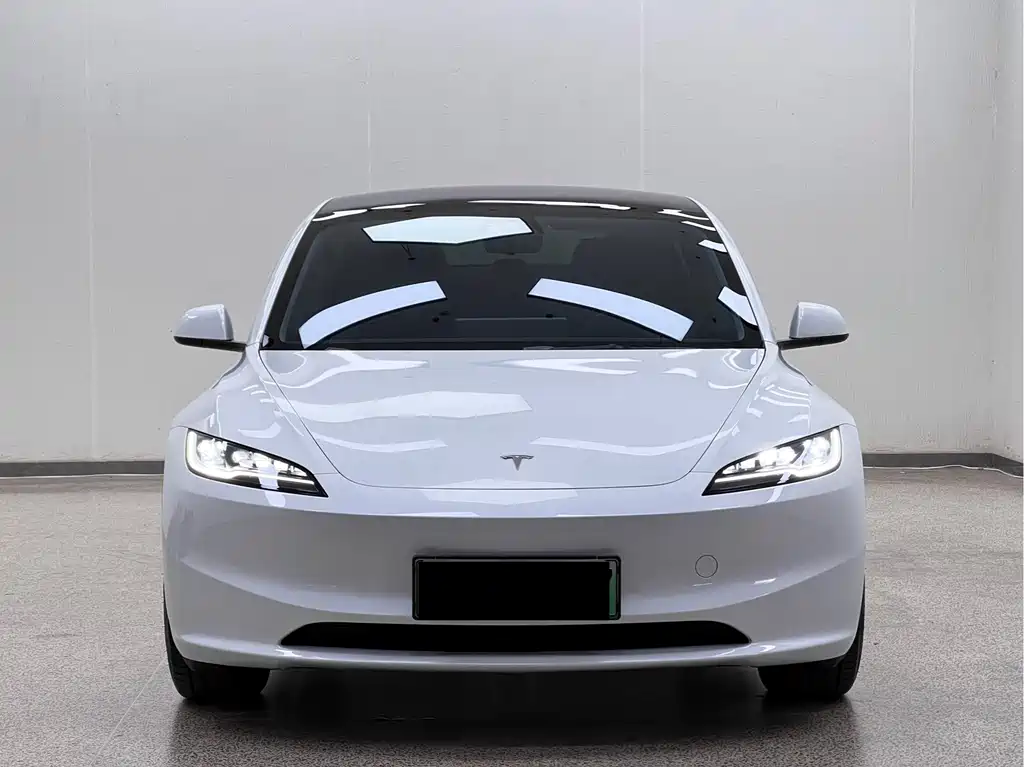 Tesla Model 3 — миниатюра 2