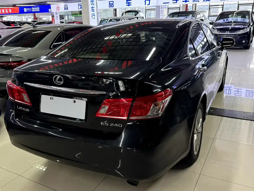 Lexus ES — миниатюра 6