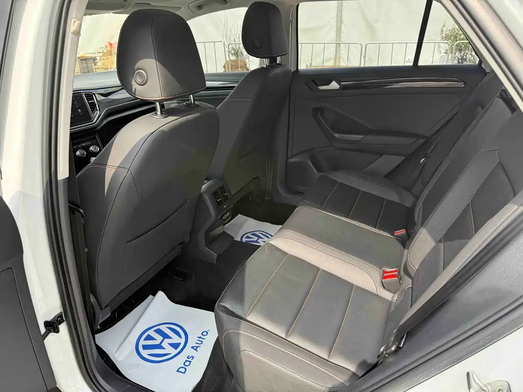 Volkswagen T-Roc — миниатюра 7