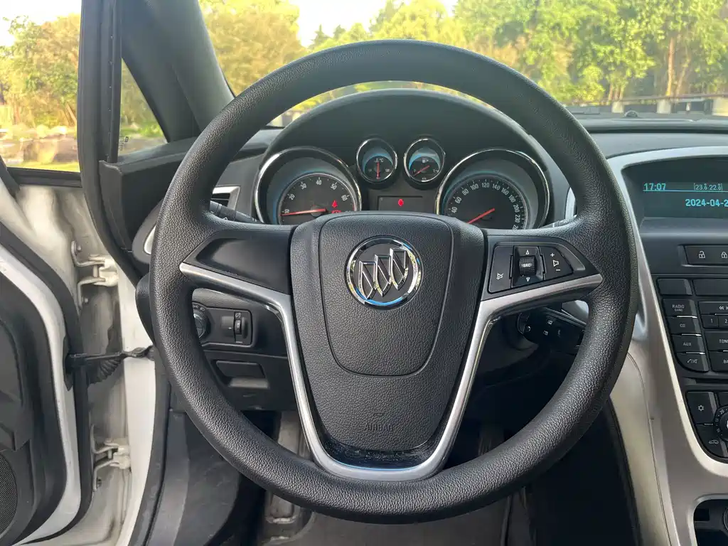 Buick Excelle — миниатюра 10