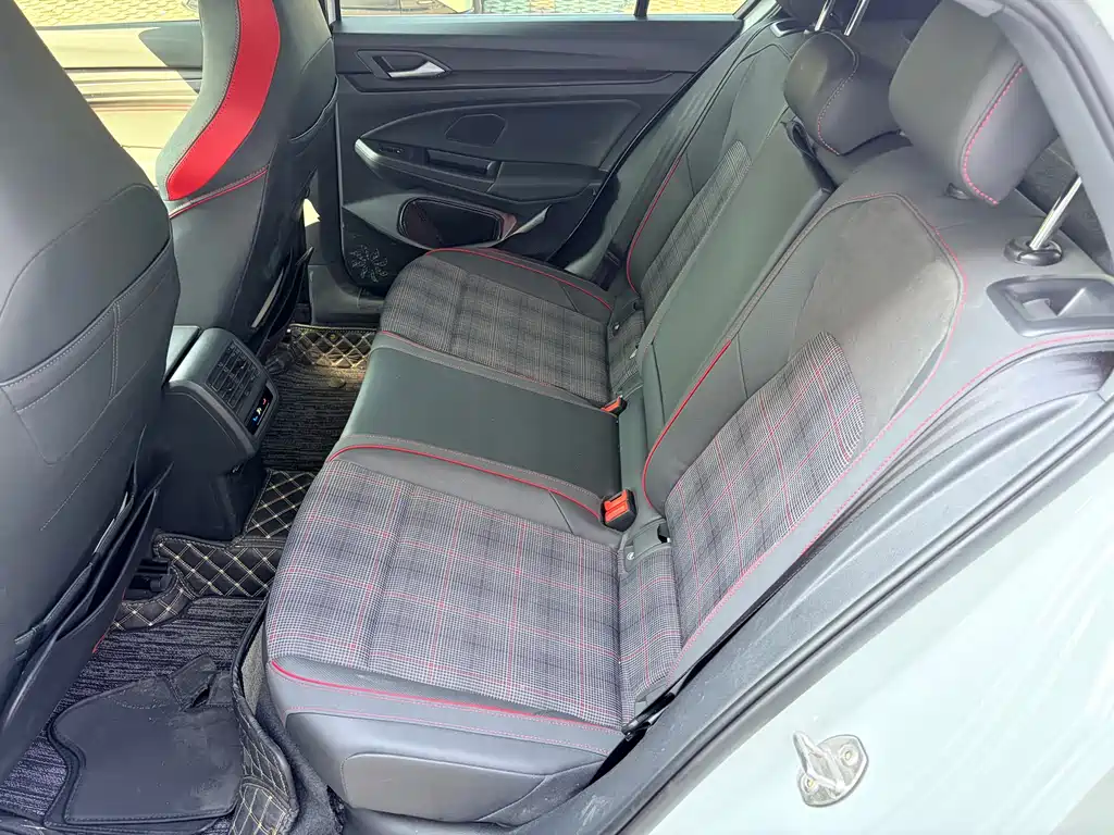 Volkswagen Golf GTI — миниатюра 6