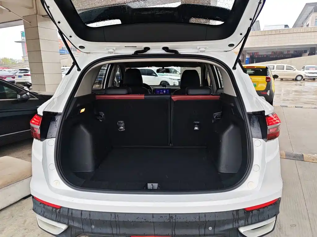 Geely Binyue — миниатюра 15