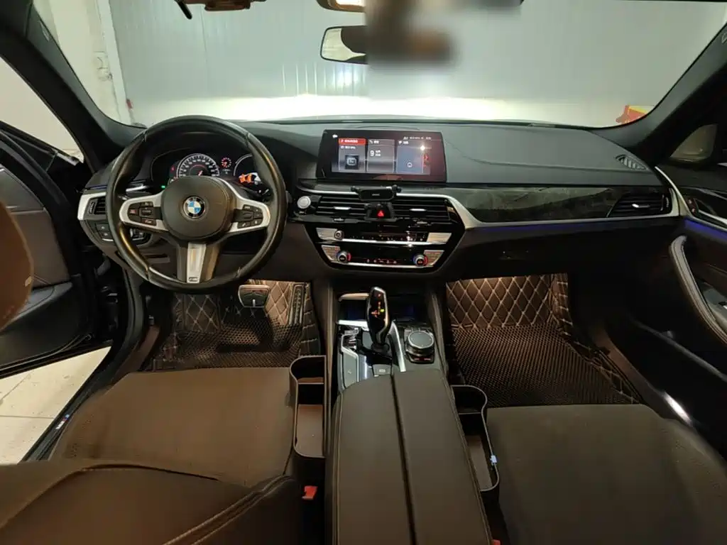 BMW 5 Series — миниатюра 10