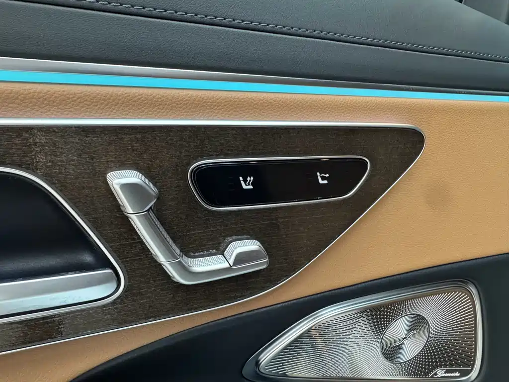 Mercedes-Benz E-Class — миниатюра 11