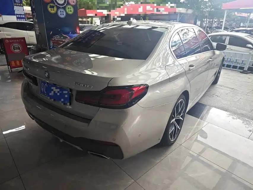 BMW 5 Series — миниатюра 7
