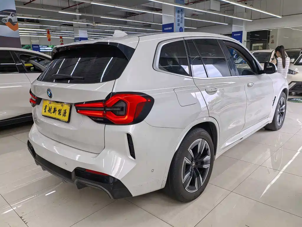 BMW iX3 — миниатюра 5