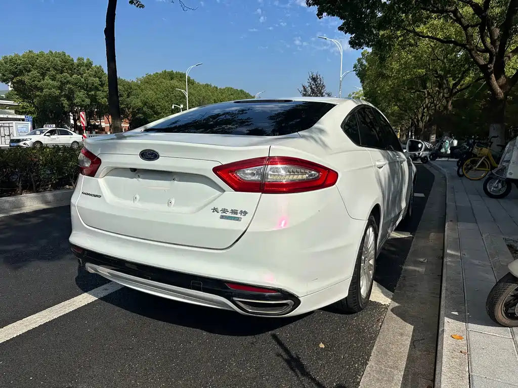 Ford Mondeo — миниатюра 6