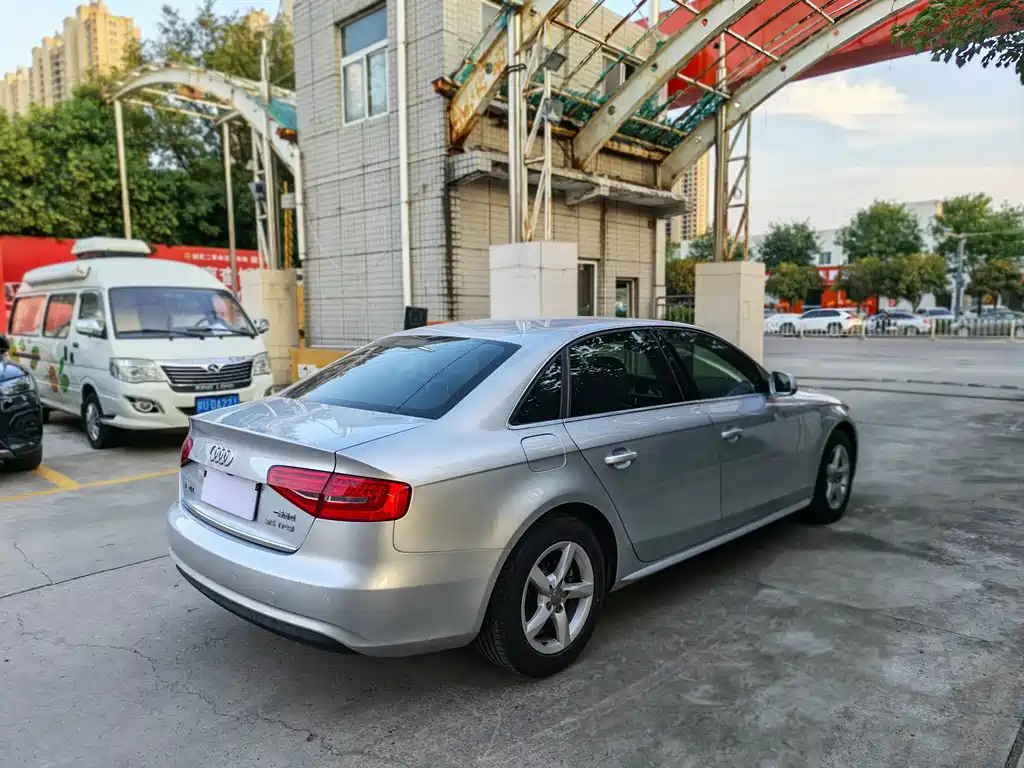 Audi A4L — миниатюра 4