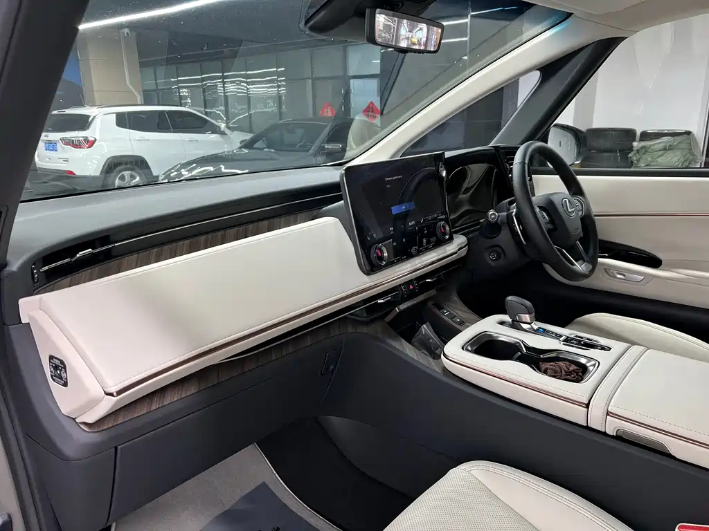 Lexus LM — фотографии объявления, Фото 11