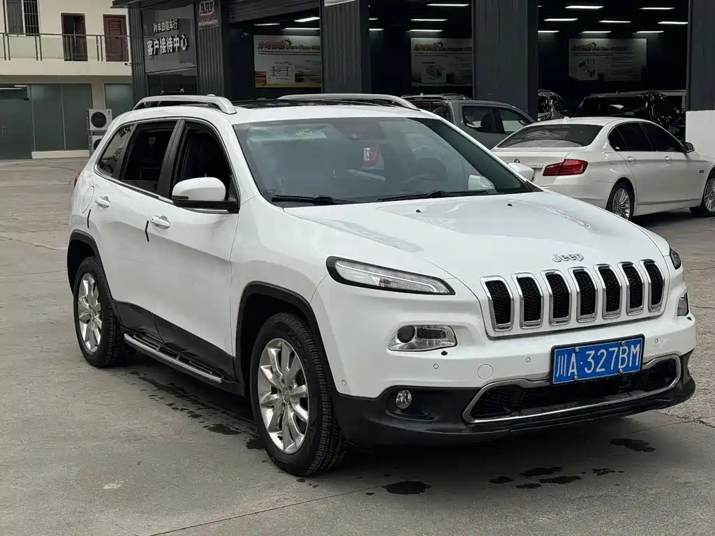 Jeep Cherokee (Import) — миниатюра 3