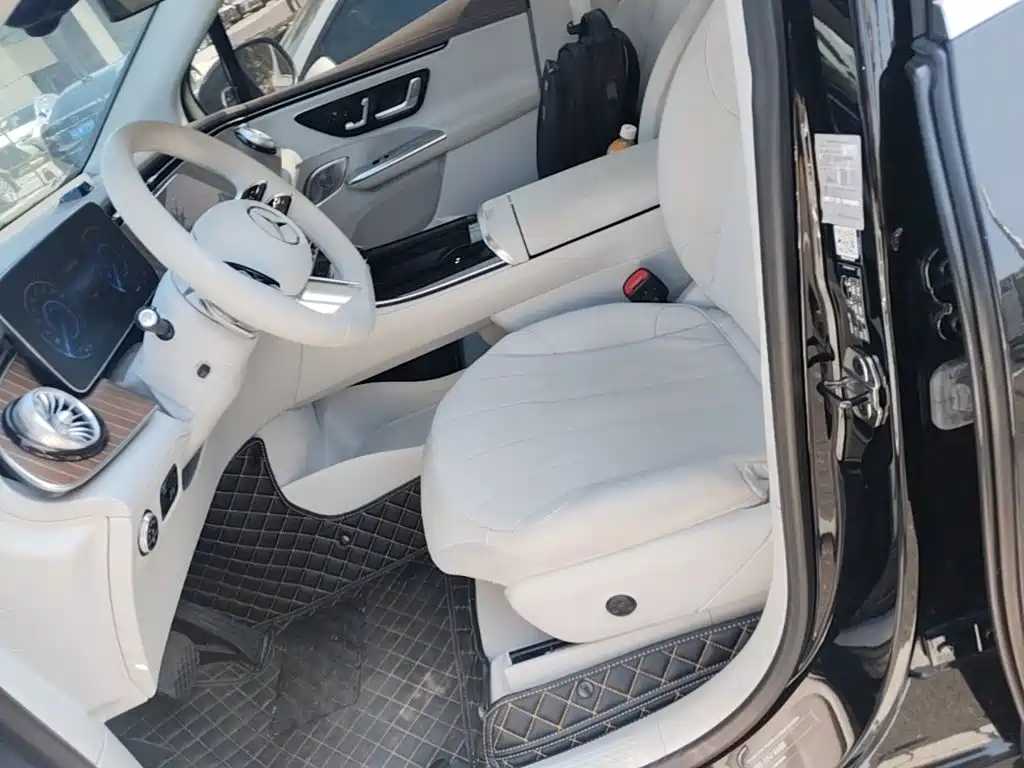 Mercedes-Benz EQE SUV — миниатюра 20