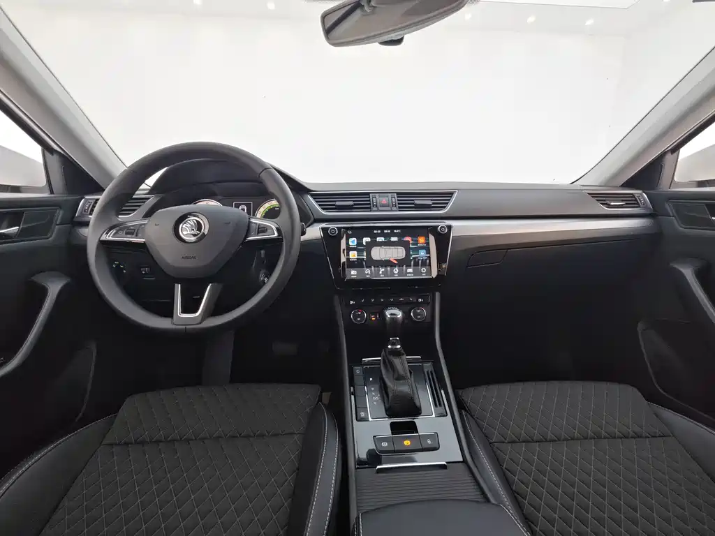 Skoda Superb — миниатюра 18