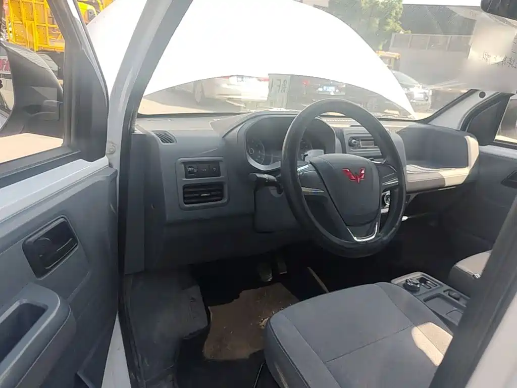 Wuling Yangguang — миниатюра 11
