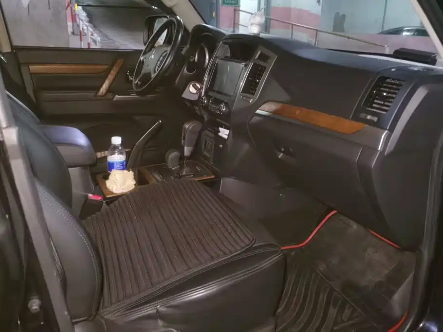 Mitsubishi Pajero (Import) — миниатюра 7