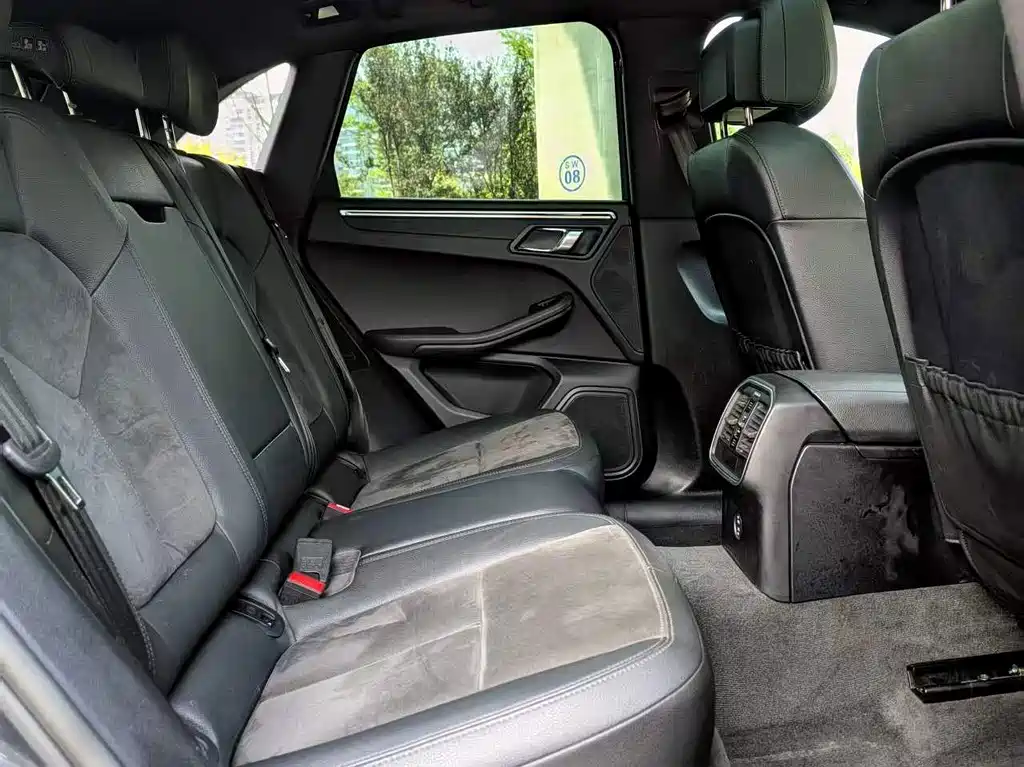 Porsche Macan — миниатюра 7