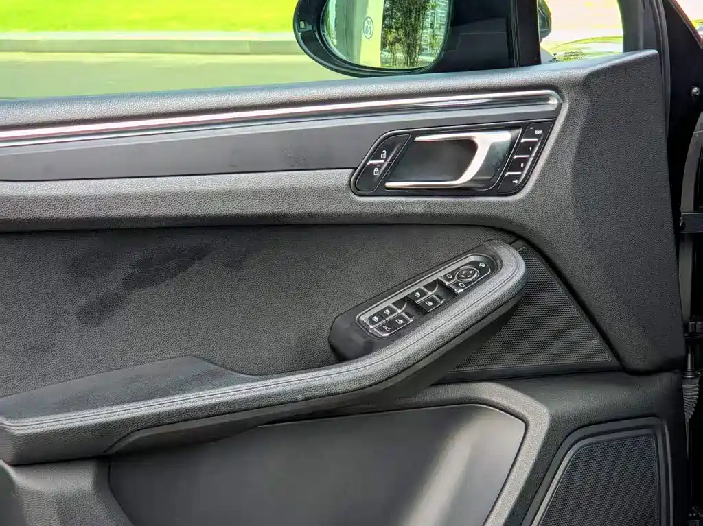 Porsche Macan — миниатюра 13