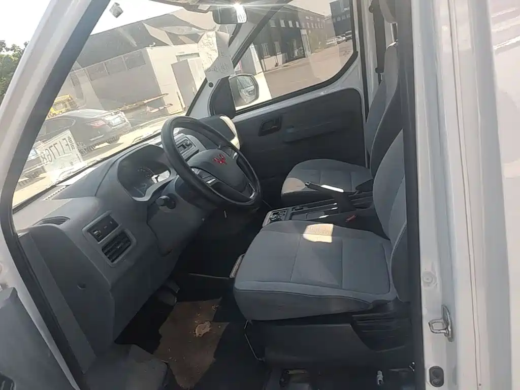 Wuling Yangguang — миниатюра 15