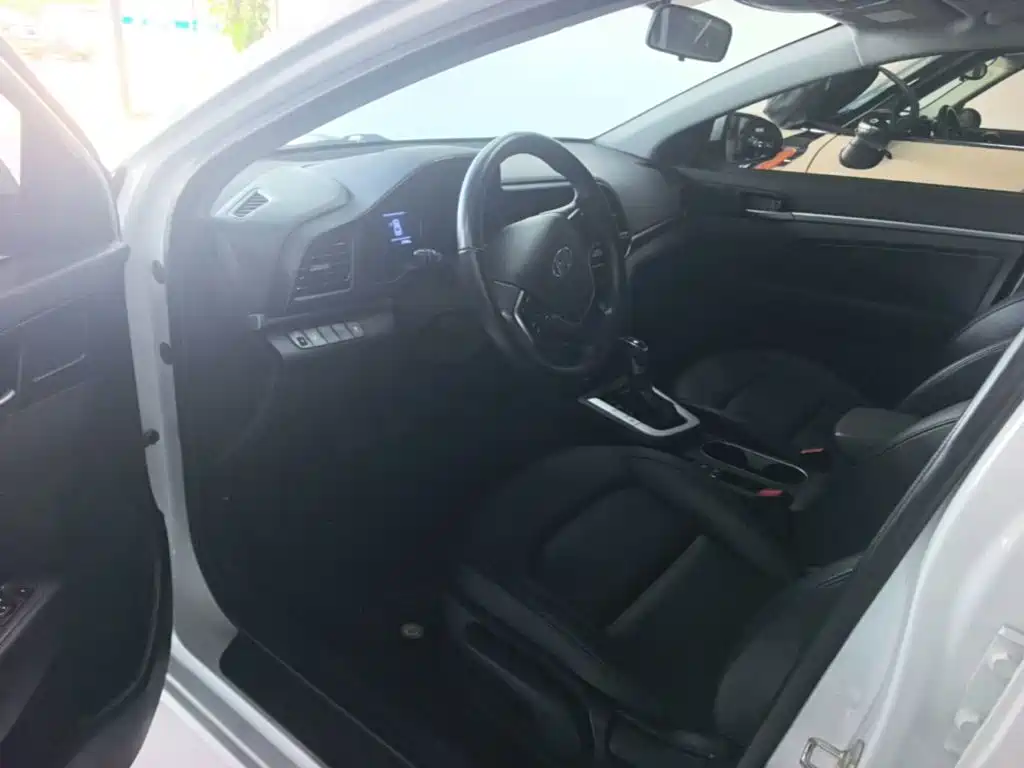 Hyundai Elantra — миниатюра 16