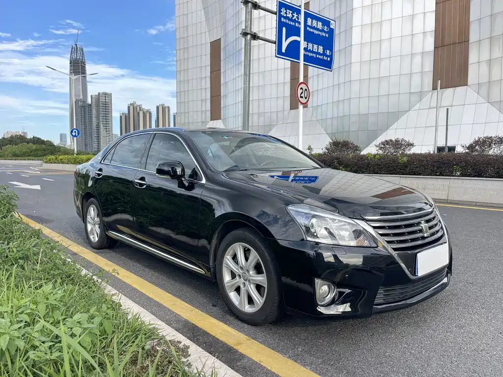 Toyota Crown 2012