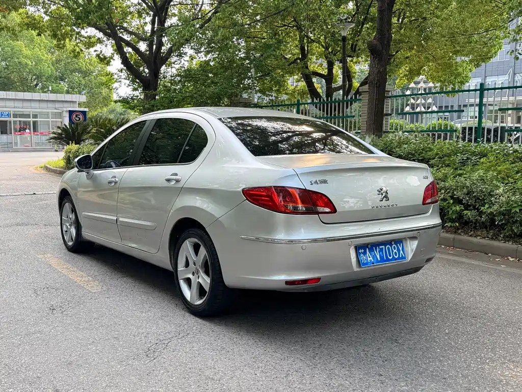 Peugeot 408 2010 2.0L AT Luxury