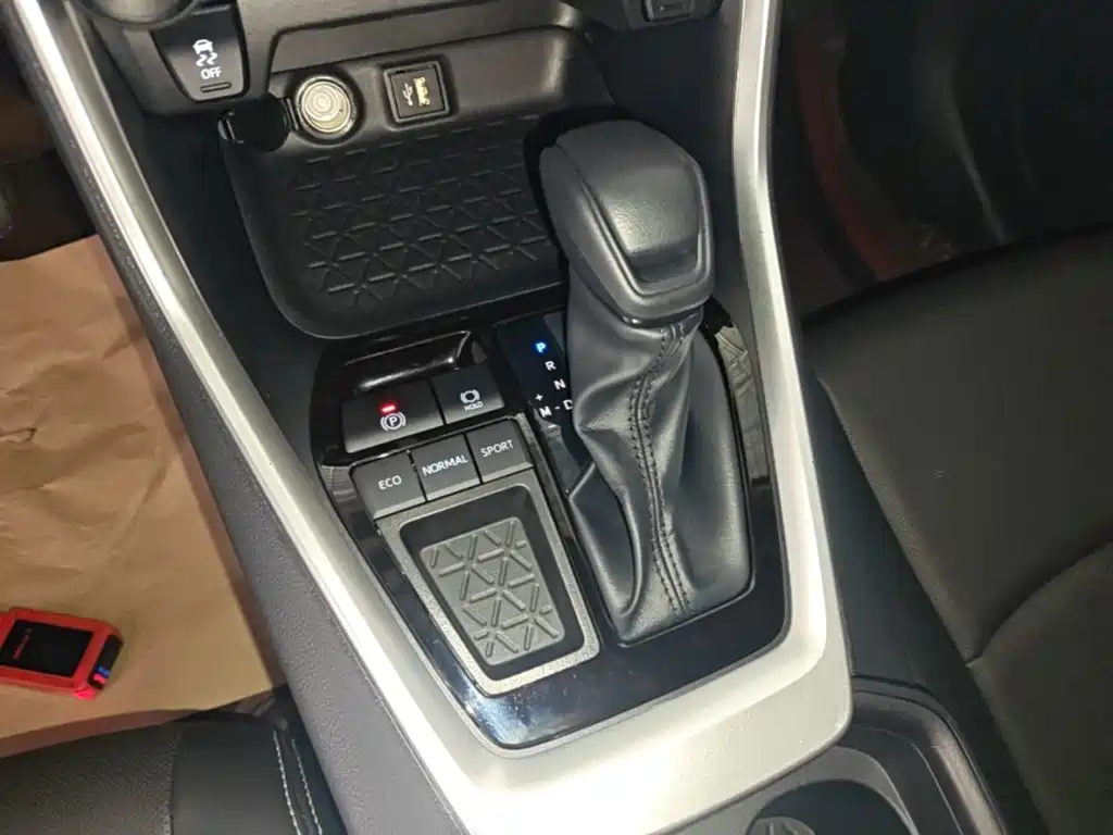 Toyota RAV4 — миниатюра 14