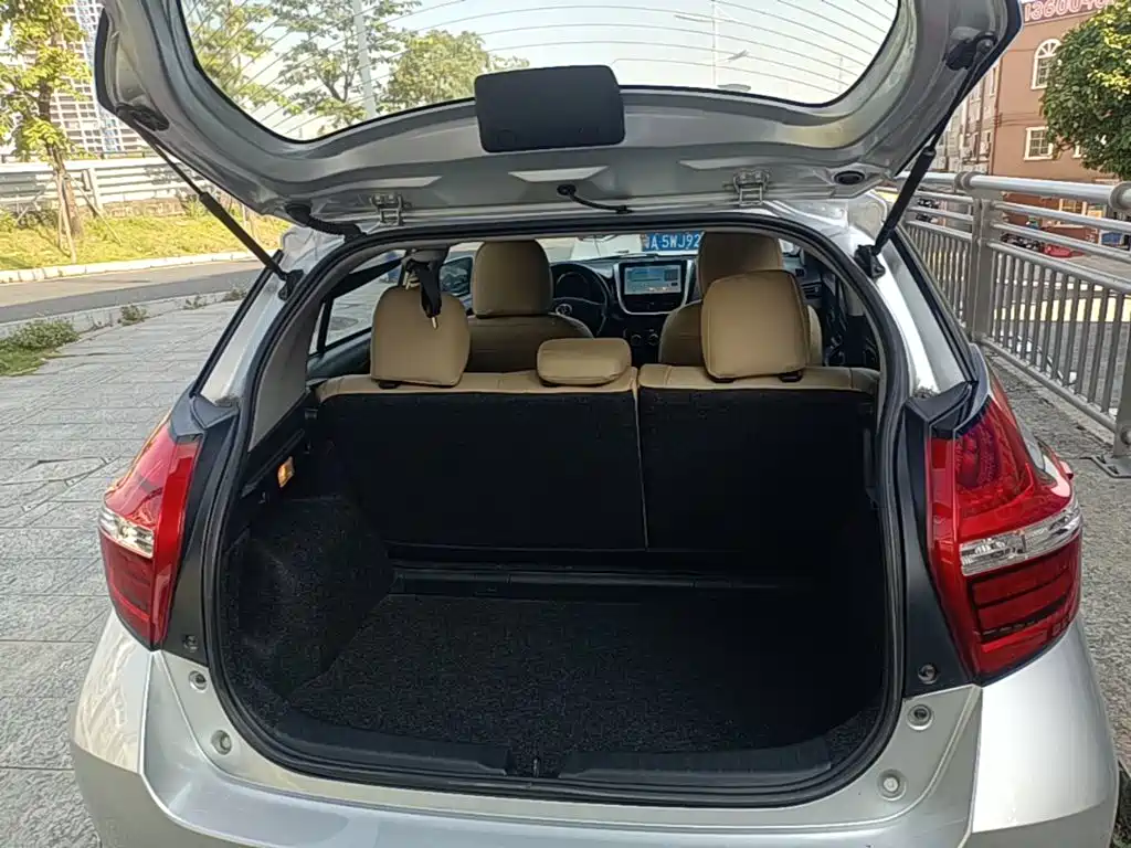 Toyota Yaris L — миниатюра 19