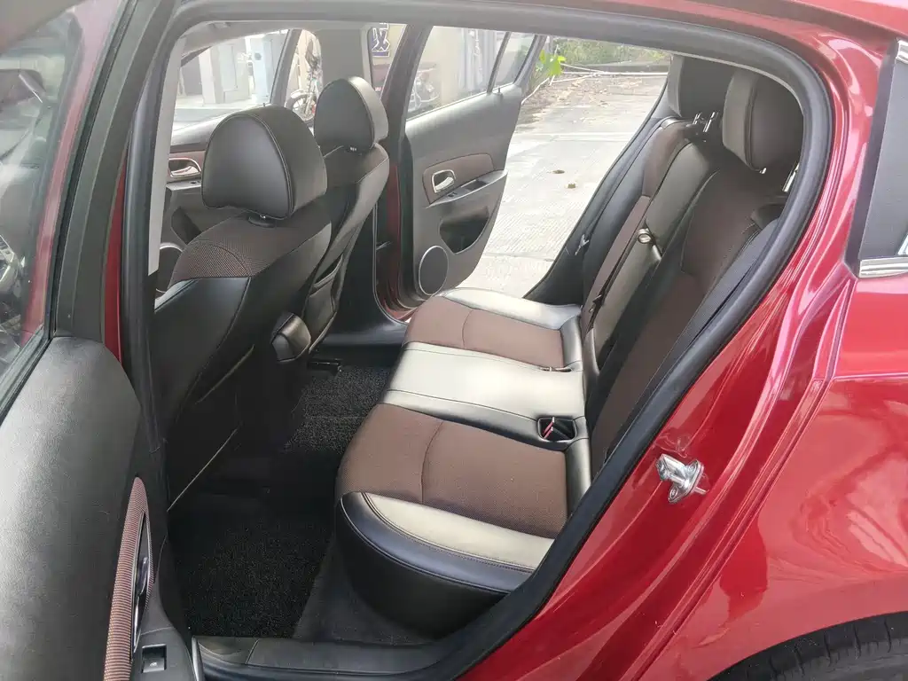Chevrolet Cruze — миниатюра 13