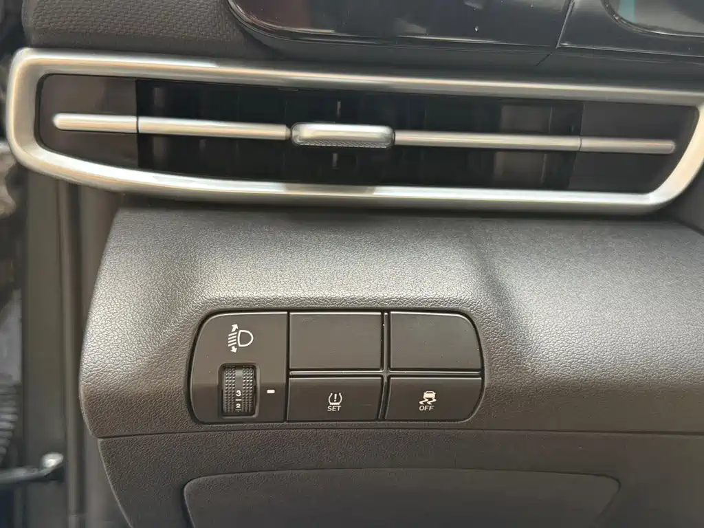 Hyundai Elantra — миниатюра 16