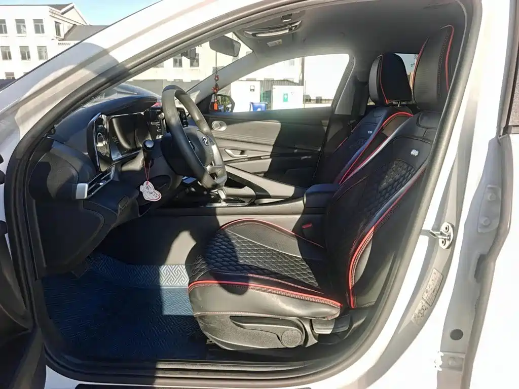 Hyundai Elantra — миниатюра 15