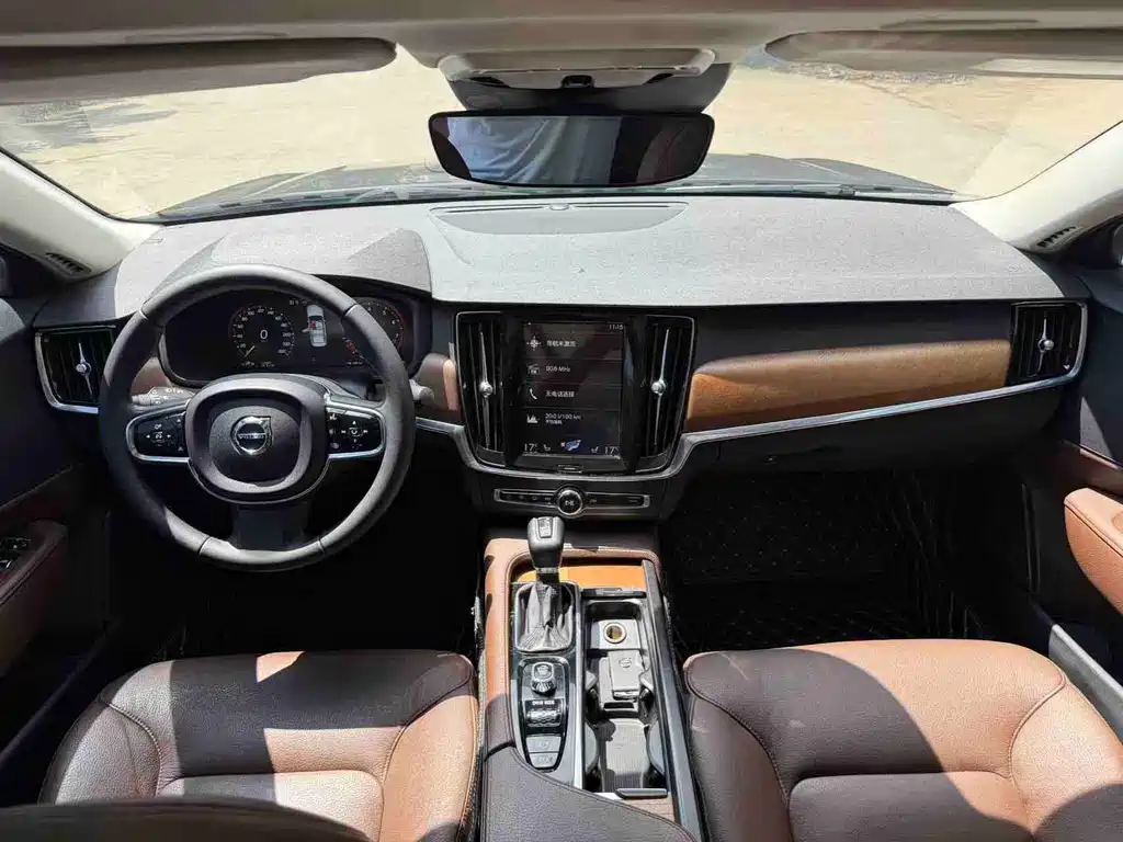 Volvo S90 — миниатюра 9
