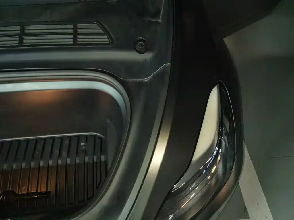 Tesla Model Y — миниатюра 20