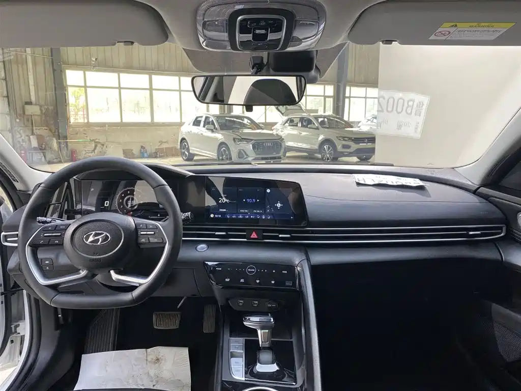 Hyundai Elantra 2022 Белый из Китая, фото 5