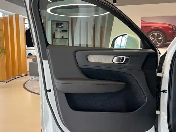 Volvo XC40 — миниатюра 6
