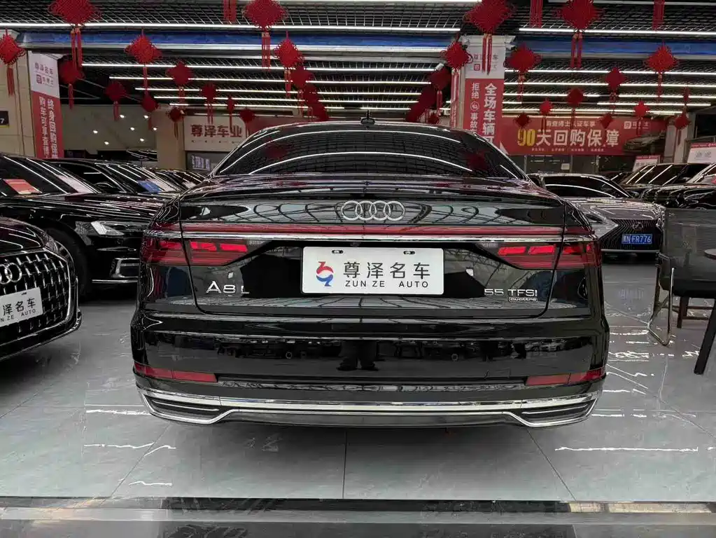 Audi A8 - фото 8