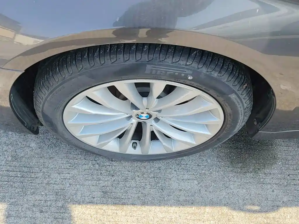 BMW 5 Series — миниатюра 23