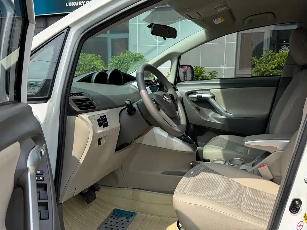 Toyota Verso — миниатюра 8