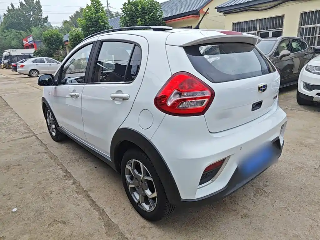 Geely Vision X1 — миниатюра 5