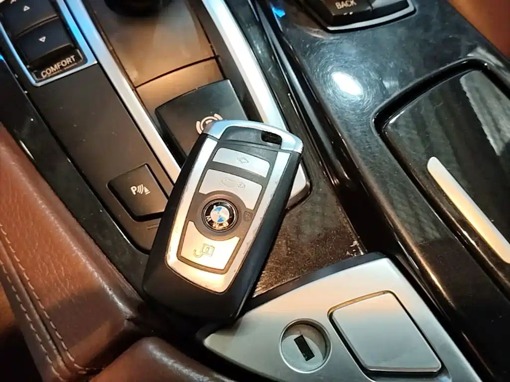 BMW 5 Series — миниатюра 8