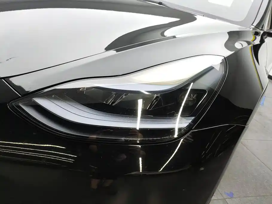 Tesla Model 3 — миниатюра 5