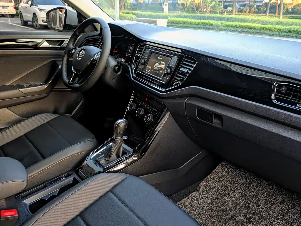 Volkswagen T-Roc — миниатюра 12