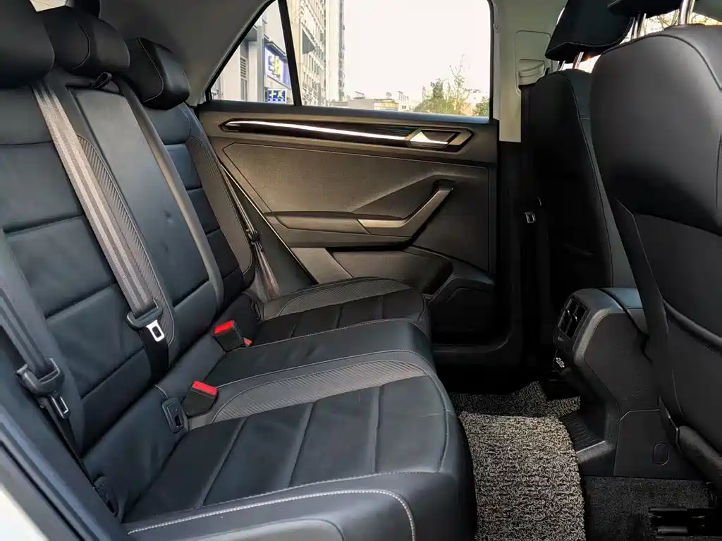 Volkswagen T-Roc — миниатюра 9